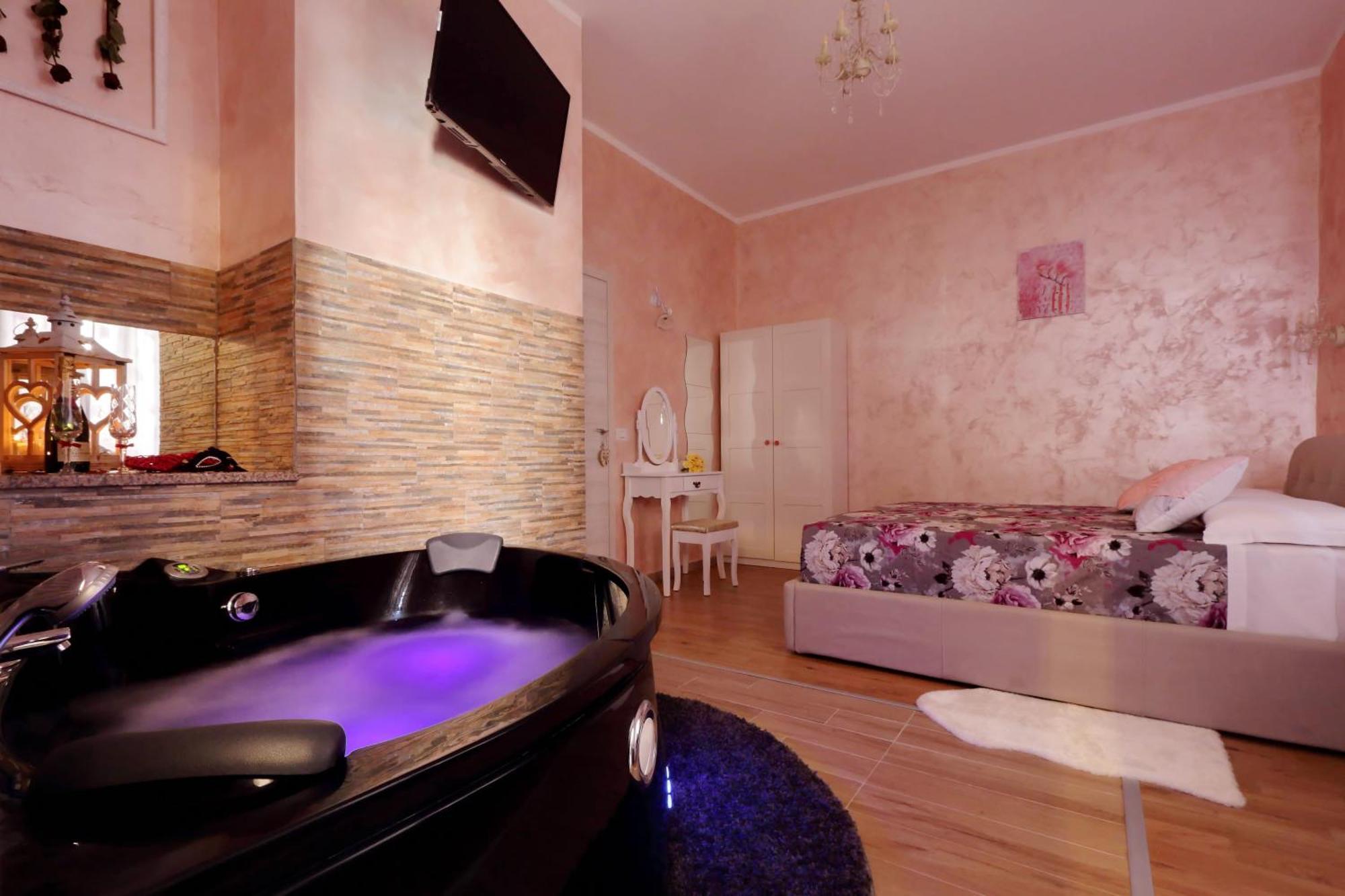 Deluxe Rooms And Chilling Jacuzzi Suite Guesthouse روما الغرفة الصورة